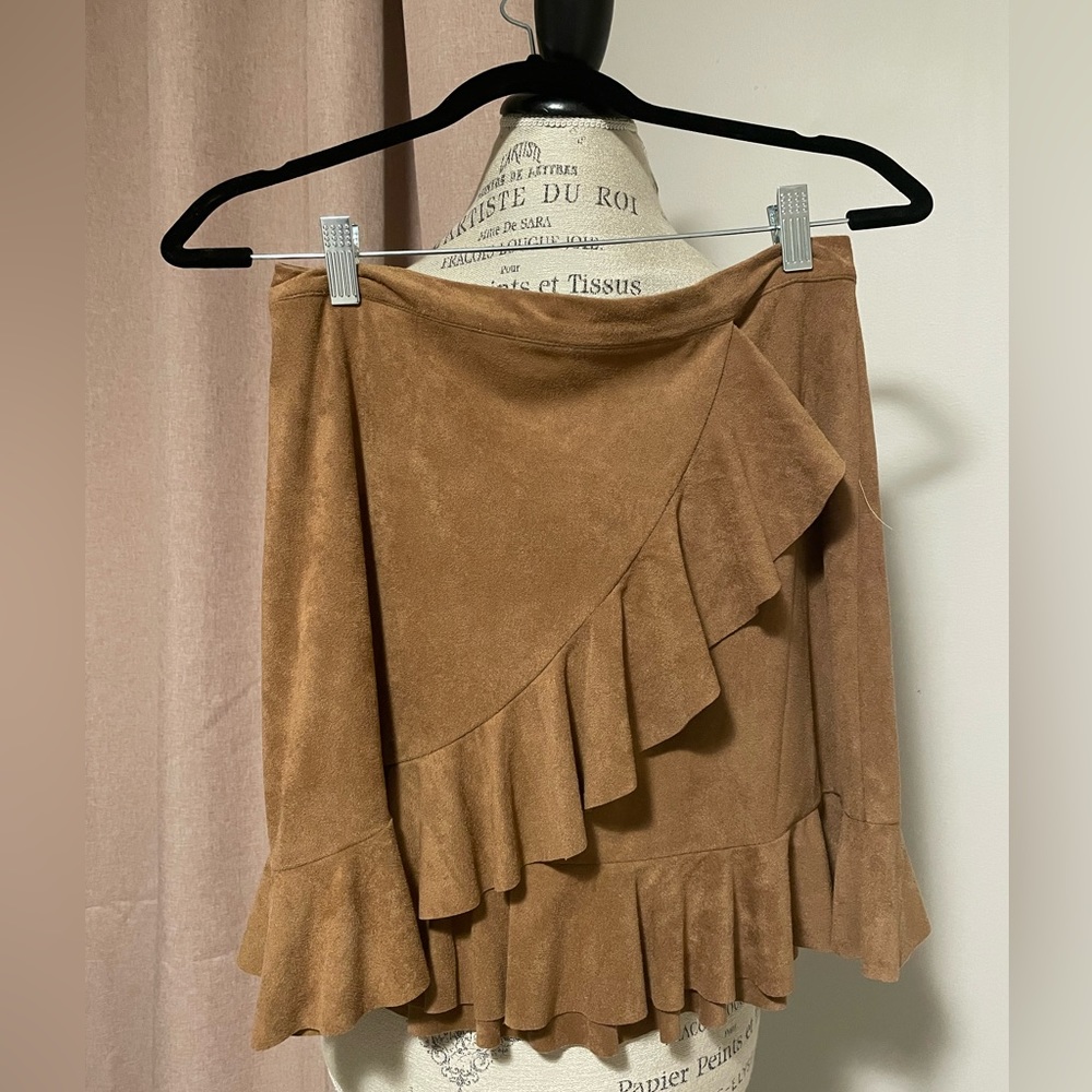 Suede skirt - size small. Never worn!